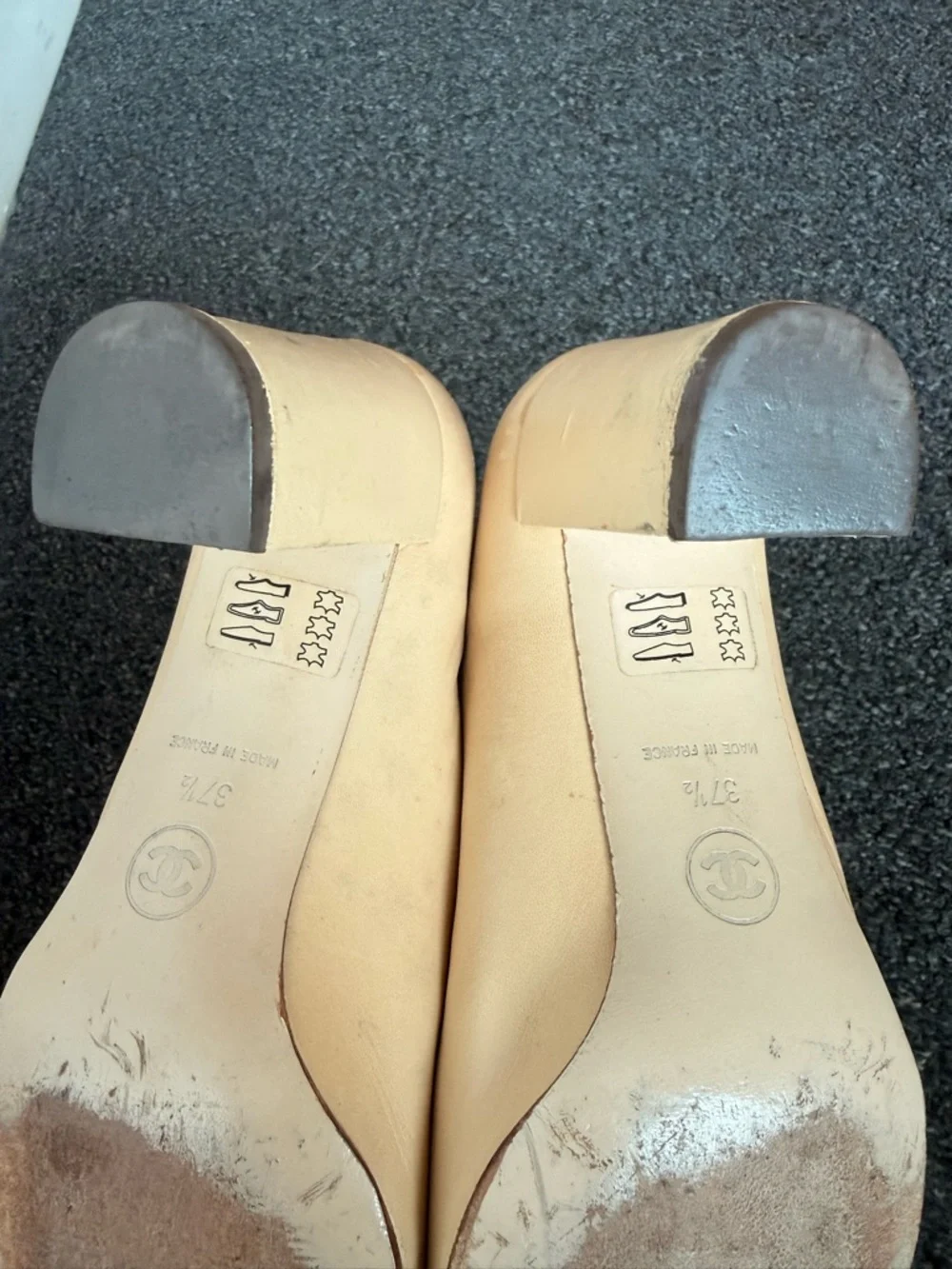 CHANEL Two-Tone Beige and Black Cap-Toe Leather pumps
